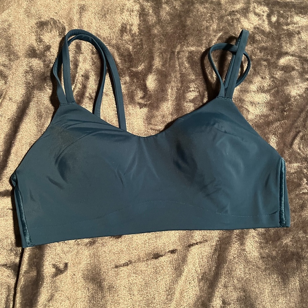 Lululemon like a cloud bra